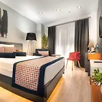 La Vita Suites